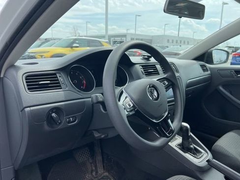 Used 2016 Volkswagen Jetta S image 9