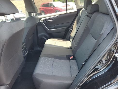 Certified 2025 Toyota RAV4 XLE FWD image 24