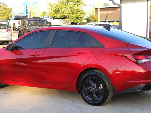 Used 2023 Hyundai Elantra SEL image 3