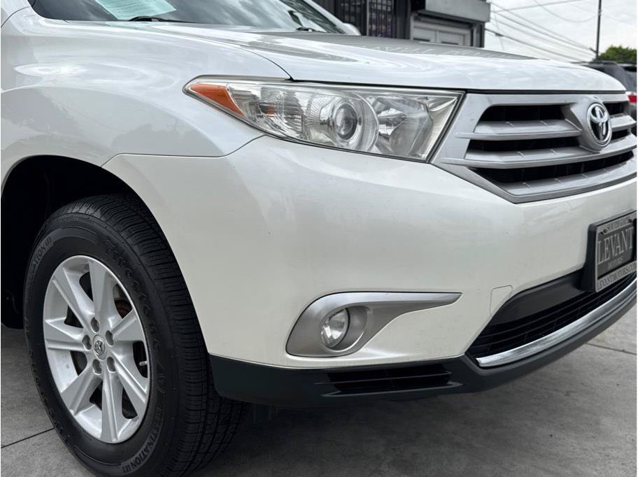 Used 2013 Toyota Highlander SE FWD image 9