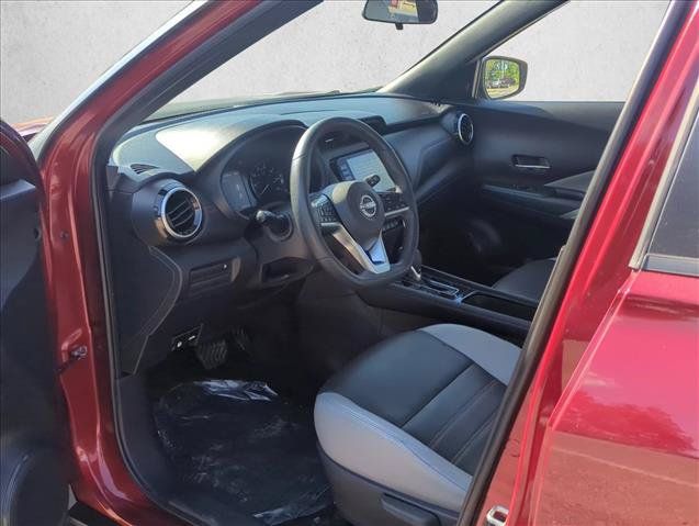 Used 2023 Nissan Kicks SR w/ SR Premium Package FWD image 11