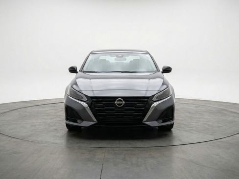Used 2025 Nissan Altima 2.5 SV image 2
