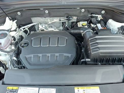 Used 2025 Volkswagen Atlas Peak Edition SE image 29