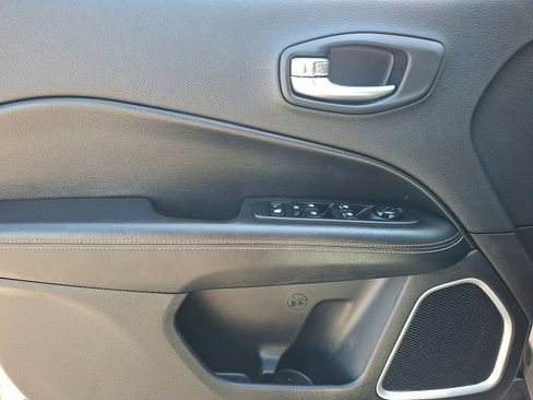Used 2019 Jeep Compass Latitude w/ Popular Equipment Group AWD/4WD image 13