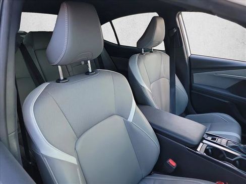 Used 2025 Toyota Camry SE w/ Convenience Package FWD image 12