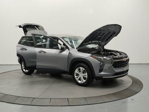 Used 2024 Chevrolet Trax LS w/ Driver Confidence Package FWD image 10