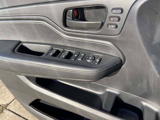 Used 2025 Honda Odyssey Sport-L image 39