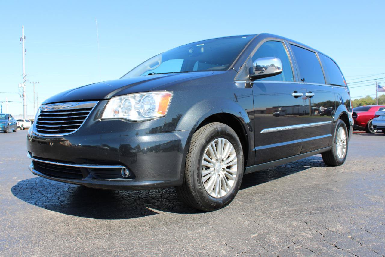 Used 2015 Chrysler Town & Country Touring-L w/ Driver Convenience Group FWD image 12