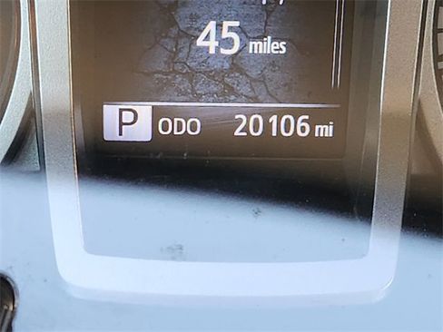 Used 2021 Toyota Tacoma SR5 w/ SR5 Appearance Package (SM) image 17