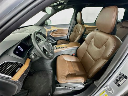 Used 2023 Volvo XC90 B6 Plus AWD/4WD image 13
