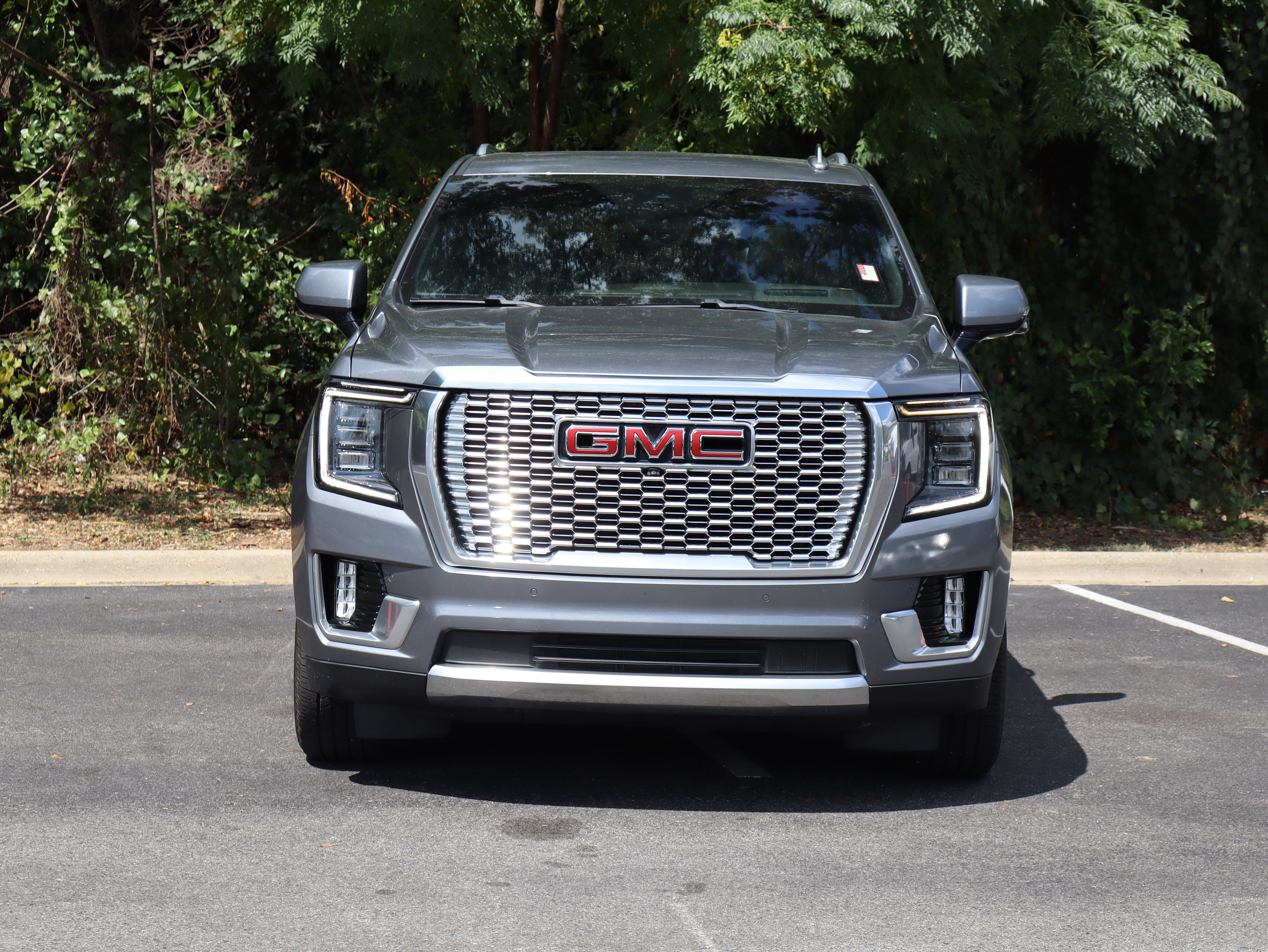 Used 2021 GMC Yukon Denali w/ Denali Ultimate Package AWD/4WD image 3