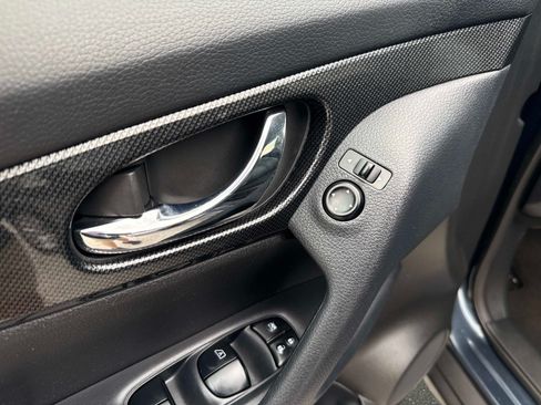 Used 2014 Nissan Rogue SL FWD image 17