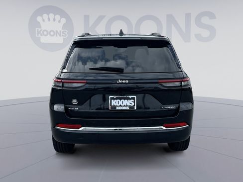 Used 2023 Jeep Grand Cherokee Laredo image 5