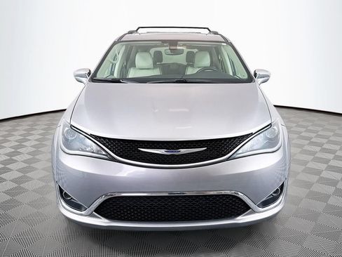 Used 2020 Chrysler Pacifica Limited FWD image 2