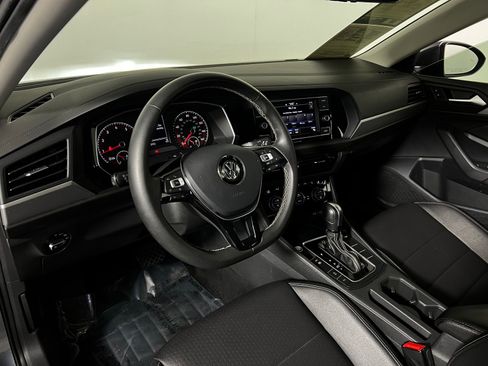 Used 2021 Volkswagen Jetta SE w/ SE Cold Weather Package FWD image 12
