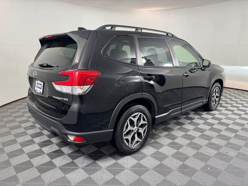 Used 2022 Subaru Forester Premium image 3