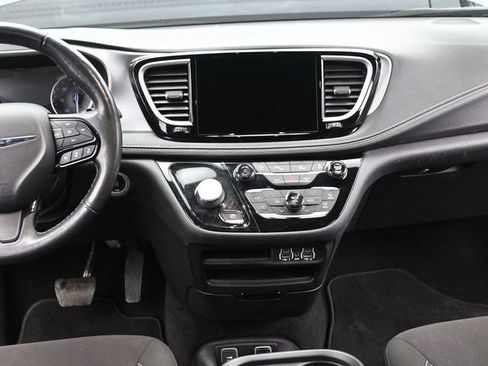 Used 2021 Chrysler Pacifica Touring w/ Cold Weather Group image 25