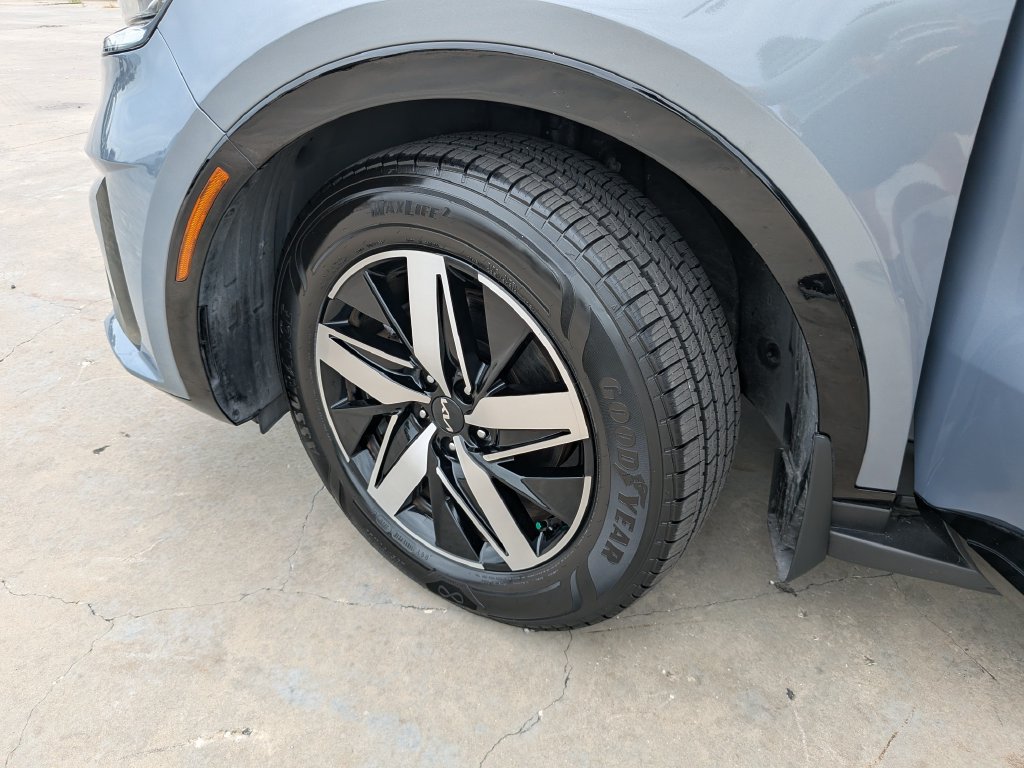 Certified 2023 Kia Sorento EX FWD image 37