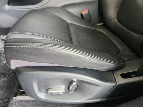 Used 2019 Jaguar F-PACE Premium image 11