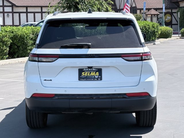 Used 2023 Jeep Grand Cherokee Altitude AWD/4WD image 6