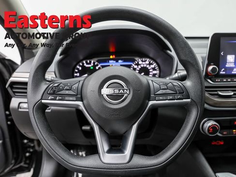 Used 2024 Nissan Altima 2.5 SV image 10