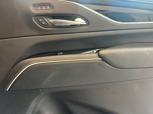 Certified 2024 Cadillac Escalade ESV V w/ LPO, ONYX Package AWD/4WD image 19