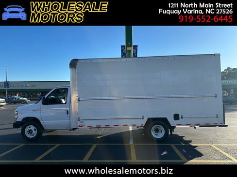 Used 2022 Ford E-350 and Econoline 350 Super Duty image 1