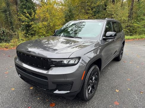 New 2025 Jeep Grand Cherokee L Altitude image 3