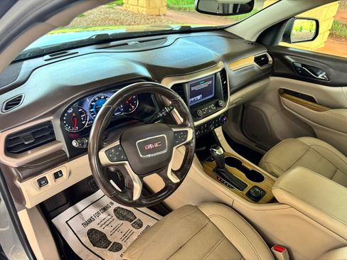 Used 2018 GMC Acadia Denali w/ Technology Package FWD image 11