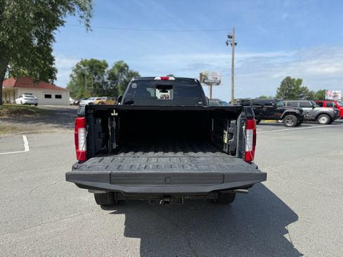 Used 2017 Ford F250 Platinum w/ Platinum Ultimate Package AWD/4WD image 18