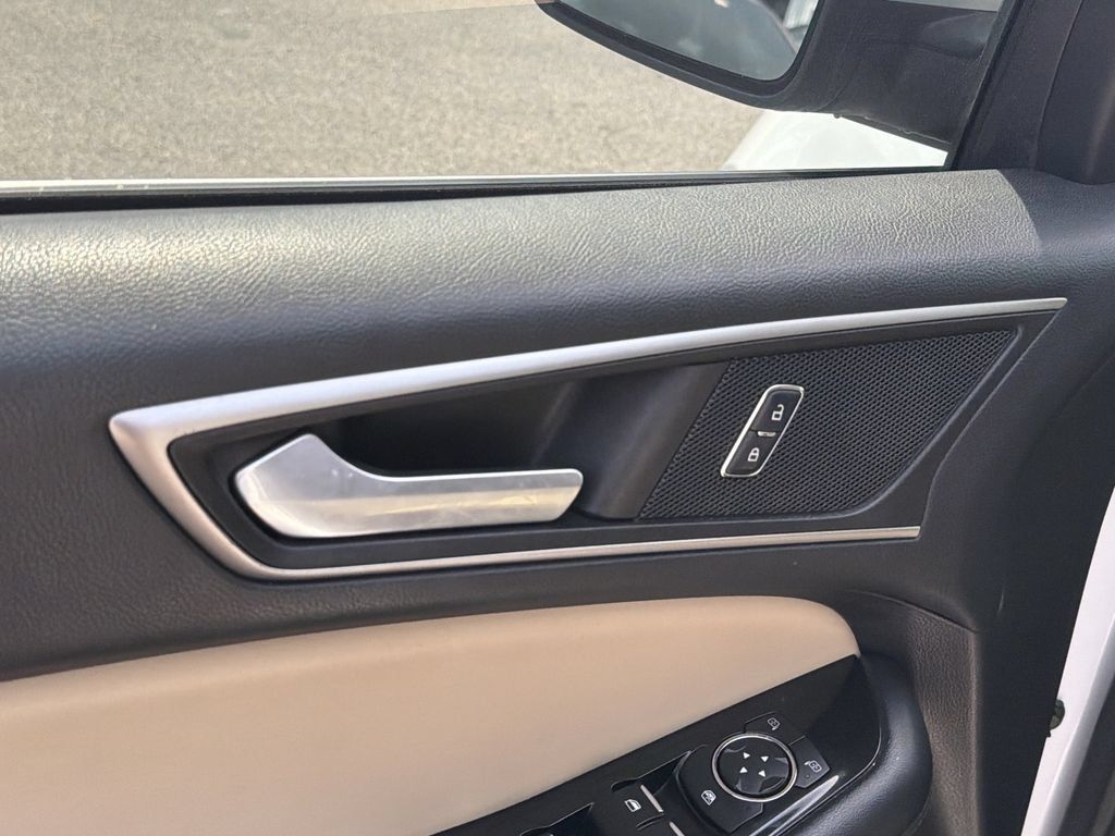 Used 2017 Ford Edge SEL w/ Equipment Group 201A FWD image 14