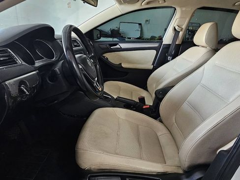 Used 2017 Volkswagen Jetta SE FWD image 14