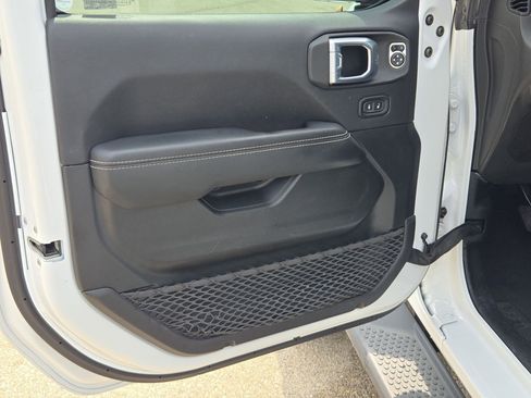 Used 2021 Jeep Wrangler Unlimited Sahara image 29