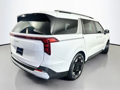 Used 2025 Kia Carnival EX FWD image 7