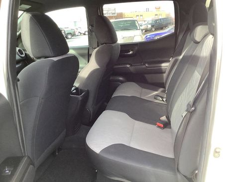 Used 2022 Toyota Tacoma TRD Off-Road image 33