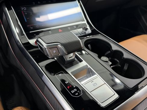 Used 2024 Audi RS Q8 4.0T image 39