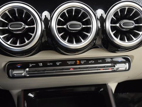 Certified 2022 Mercedes-Benz GLB 250 4MATIC image 27