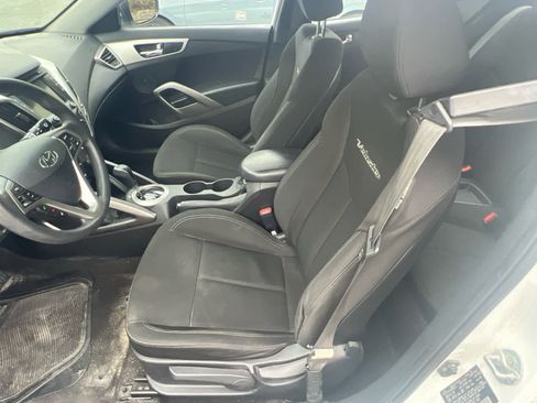 Used 2014 Hyundai Veloster FWD image 11