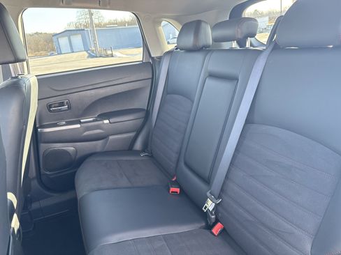 Used 2025 Mitsubishi Outlander Sport SE image 13