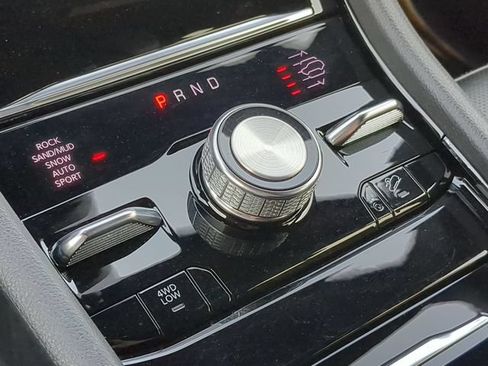 Used 2023 Jeep Grand Cherokee Overland AWD/4WD image 30
