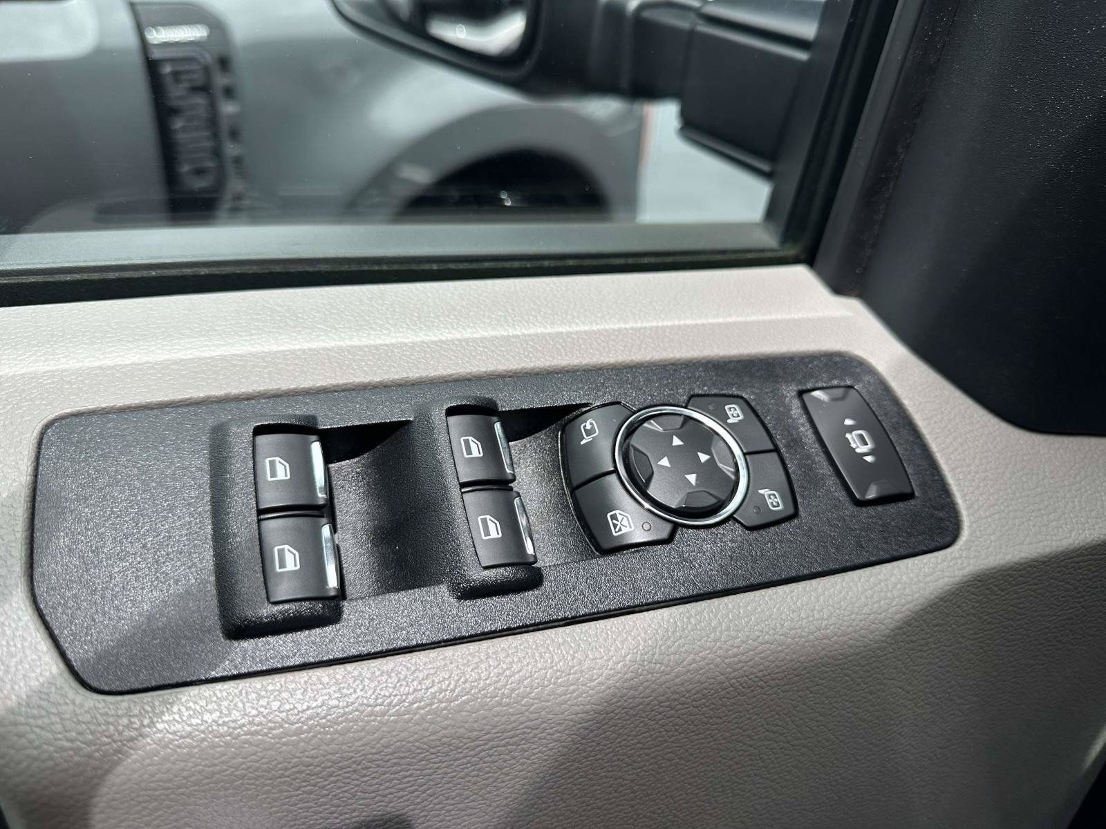 Certified 2022 Ford F250 XLT w/ Black Appearance Package AWD/4WD image 33