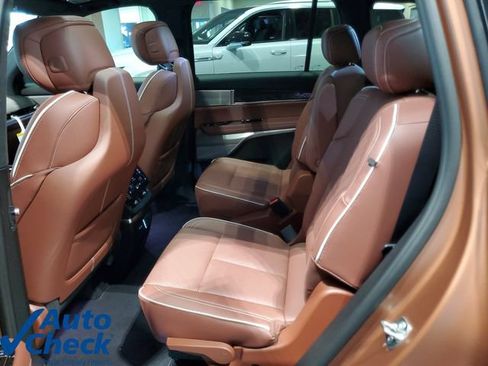 Used 2027 Cadillac Vistiq Platinum AWD/4WD image 9