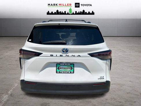 Used 2023 Toyota Sienna XLE FWD image 4