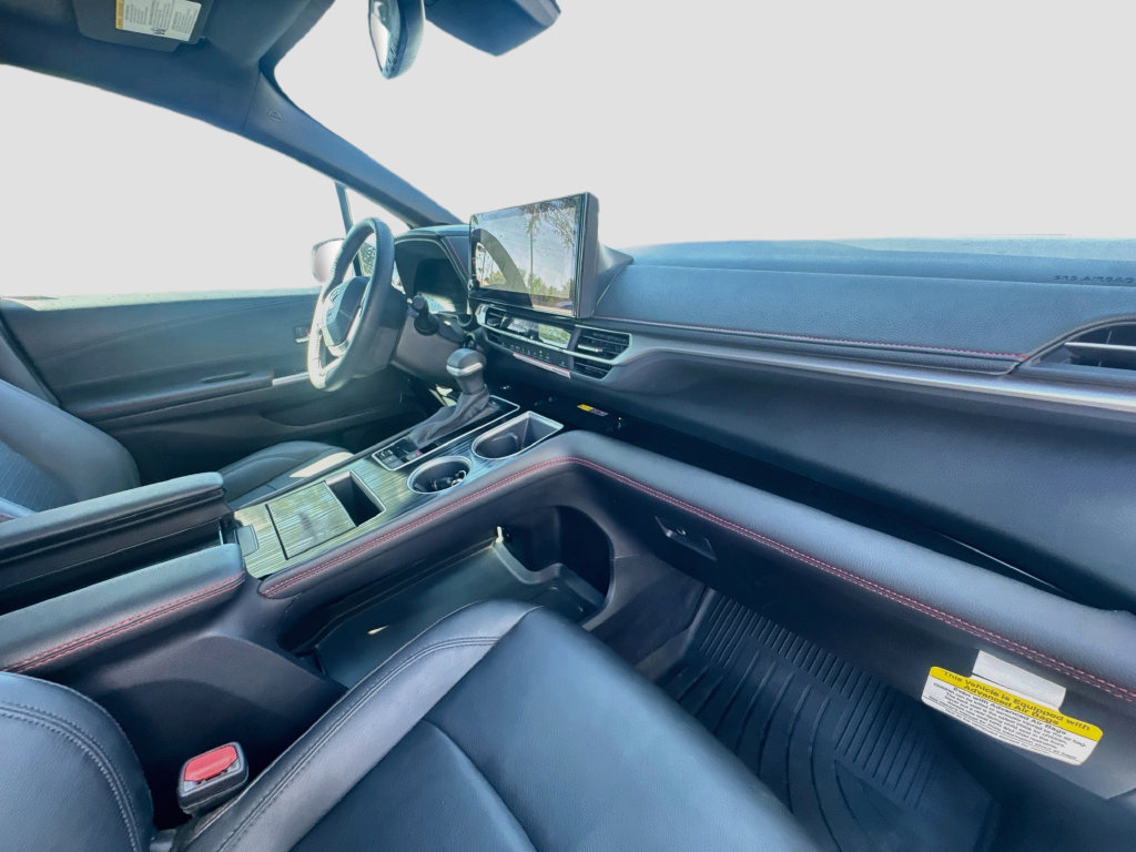 Used 2026 Toyota Sienna XSE FWD image 33
