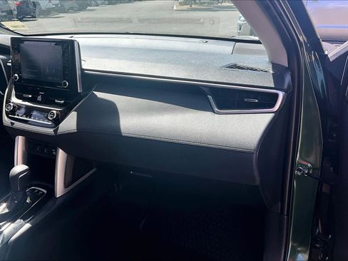 Used 2022 Toyota Corolla Cross XLE w/ Convenience Package image 19