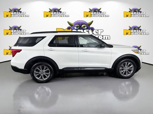 Used 2023 Ford Explorer XLT AWD/4WD image 4