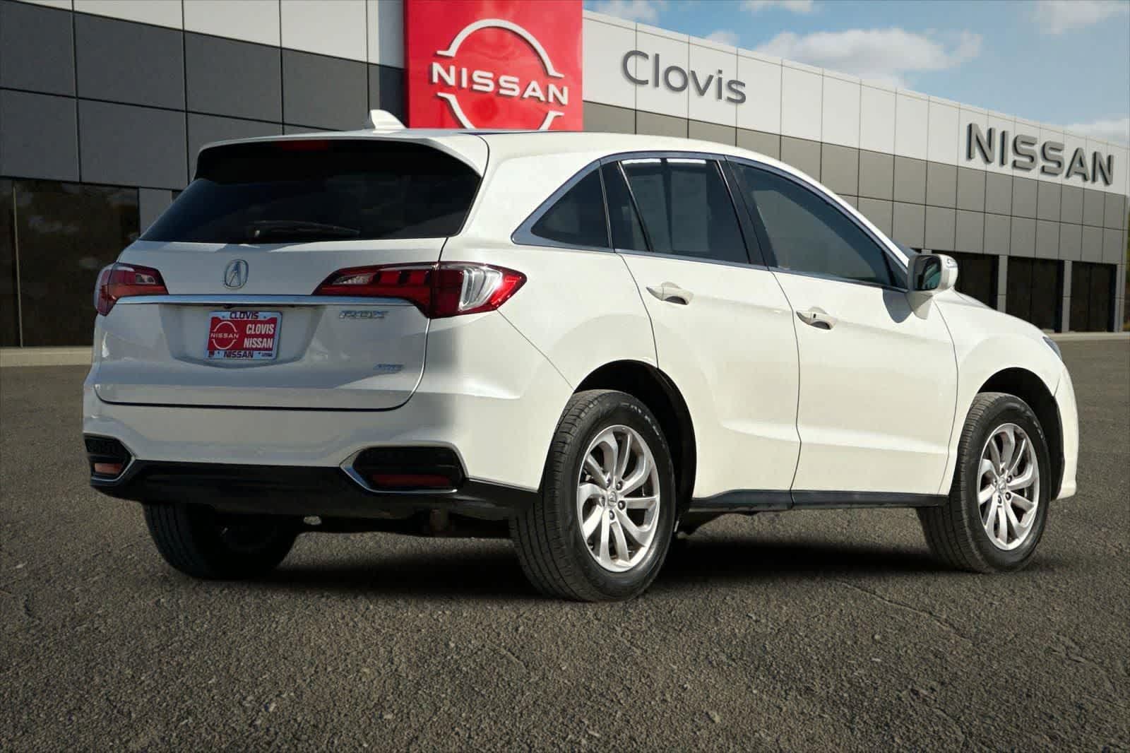 Used 2017 Acura RDX w/ Technology Package AWD/4WD image 3