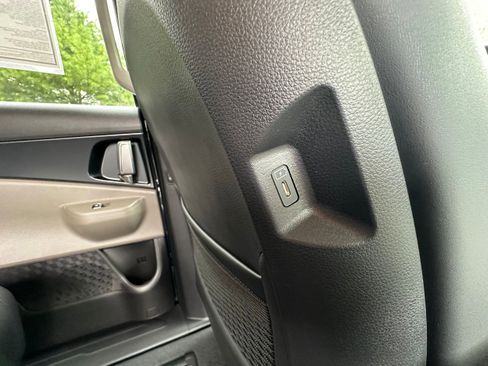 New 2026 Kia Carnival LXS image 23