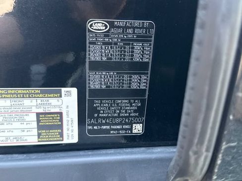 Used 2023 Land Rover Discovery Metropolitan Edition AWD/4WD image 24
