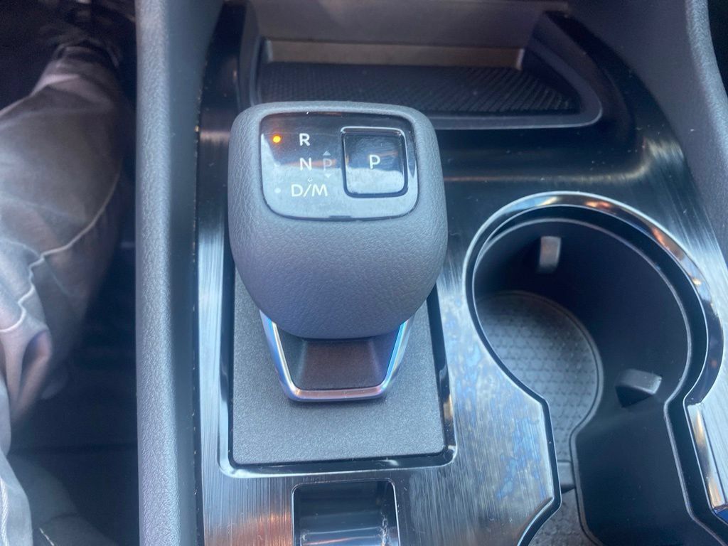 Used 2023 Nissan Rogue S AWD/4WD image 2